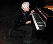 Alison Knowles performing at Fluxus Concert Miami, part of Subtropics 19 Fluxus Festival, 2007. Photo © Manuel Rodriguez